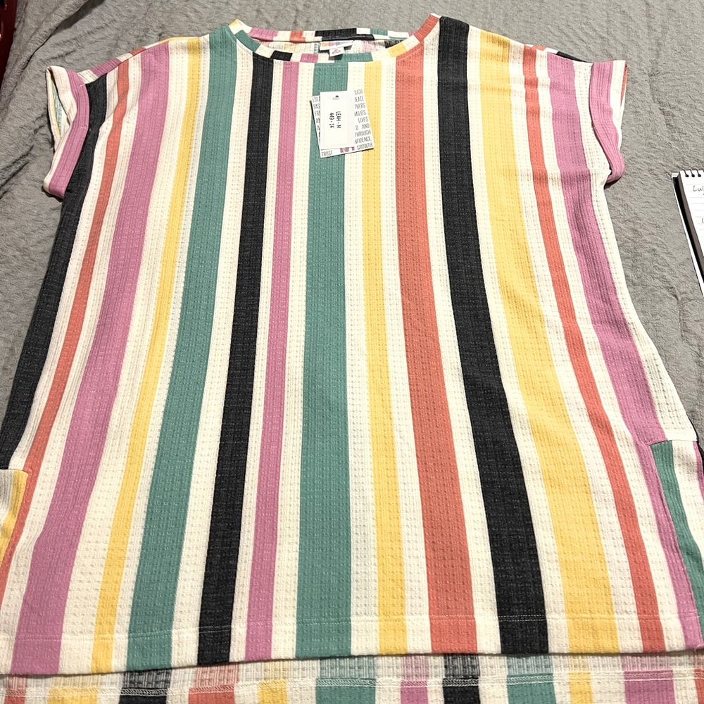 Lularoe Leah top